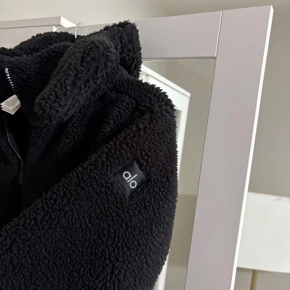 ALO Yoga Foxy Sherpa Jacket Black Small - Picture 2 of 5